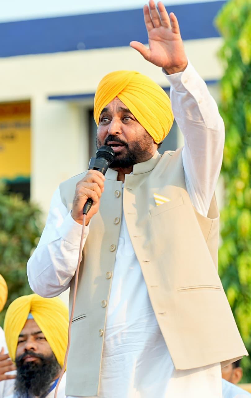 ਮੁੱਖ ਮੰਤਰੀ ਭਗਵੰਤ ਸਿੰਘ ਮਾਨ ਵੱਲੋਂ ‘ਯੁੱਧ ਨਸ਼ਿਆਂ ਵਿਰੁੱਧ’ ਮੁਹਿੰਮ ਬਾਰੇ ਉੱਚ-ਪੱਧਰੀ ਸਮੀਖਿਆ ਮੀਟਿੰਗ ਦੀ ਪ੍ਰਧਾਨਗੀ, ਨਸ਼ਿਆਂ ਵਿਰੁੱਧ ਫੈਸਲਾਕੁੰਨ ਕਦਮ ਚੁੱਕਣ ਲਈ ਕਿਹਾ
