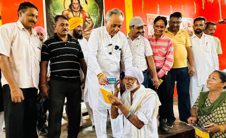 ਰਮਨ ਬਹਿਲ ਨੇ ਪਿੰਡ ਤਿੱਬੜ ਤੋਂ ਮੁੱਖ ਮੰਤਰੀ ਸਿਹਤ ਯੋਜਨਾ ਦੇ ਸਿਹਤ ਕਾਰਡ ਵੰਡਣ ਦੀ ਕਰਵਾਈ ਸ਼ੁਰੂਆਤ