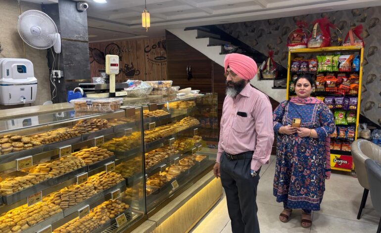 ਸਿਹਤ ਵਿਭਾਗ ਗੁਰਦਾਸਪੁਰ ਦੀ ਫੂਡ ਸੇਫਟੀ ਟੀਮ ਵੱਲੋਂ ਮਿਠਾਈ ਅਤੇ ਬੇਕਰੀ ਉਤਪਾਦ ਵੇਚਨ ਵਾਲੇ ਵਿਕਰੇਤਾਵਾਂ ਦੇ 10 ਯੂਨਿਟਾਂ ਦੀ ਚੈਕਿੰਗ