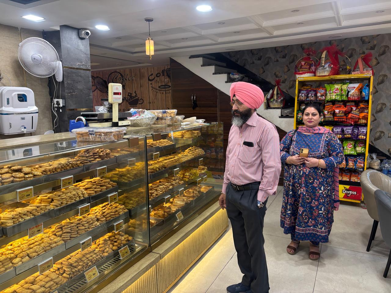 ਸਿਹਤ ਵਿਭਾਗ ਗੁਰਦਾਸਪੁਰ ਦੀ ਫੂਡ ਸੇਫਟੀ ਟੀਮ ਵੱਲੋਂ ਮਿਠਾਈ ਅਤੇ ਬੇਕਰੀ ਉਤਪਾਦ ਵੇਚਨ ਵਾਲੇ ਵਿਕਰੇਤਾਵਾਂ ਦੇ 10 ਯੂਨਿਟਾਂ ਦੀ ਚੈਕਿੰਗ