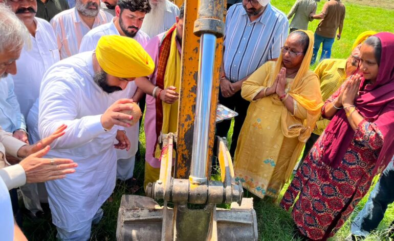 ਨੰਗਲ ਨੂੰ ਮਿਲੇਗਾ 500 ਸੀਟਾਂ ਵਾਲਾ ਅਤਿ-ਆਧੁਨਿਕ ਆਡੀਟੋਰੀਅਮ: ਹਰਜੋਤ ਬੈਂਸ ਵੱਲੋਂ ‘ਸਕੂਲ ਆਫ਼ ਐਮੀਨੈਂਸ’ ਵਿਖੇ 19 ਕਰੋੜ ਰੁਪਏ ਦੇ ਬੁਨਿਆਦੀ ਢਾਂਚਾ ਪ੍ਰਾਜੈਕਟਾਂ ਦਾ ਆਗਾਜ਼
