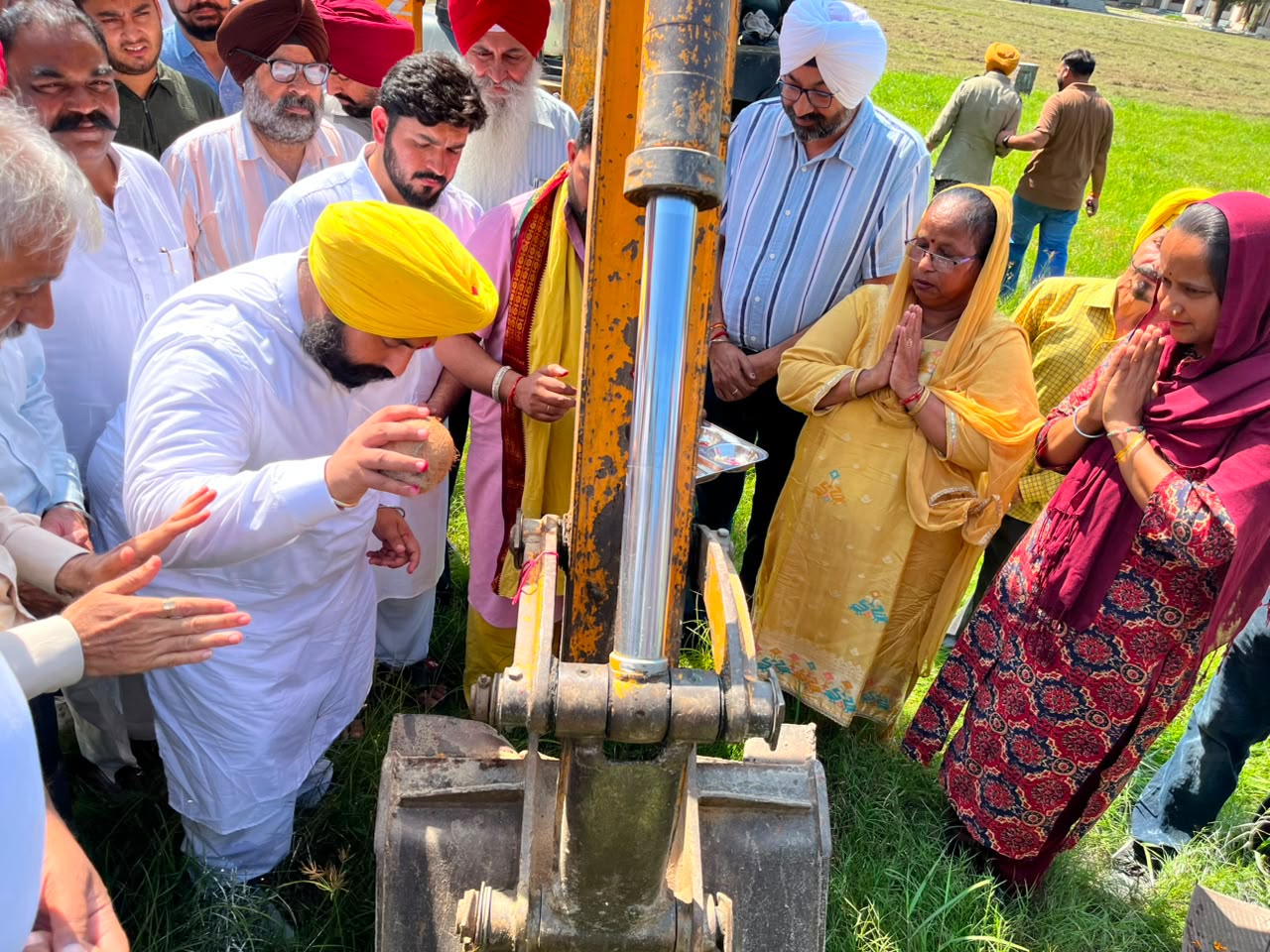 ਨੰਗਲ ਨੂੰ ਮਿਲੇਗਾ 500 ਸੀਟਾਂ ਵਾਲਾ ਅਤਿ-ਆਧੁਨਿਕ ਆਡੀਟੋਰੀਅਮ: ਹਰਜੋਤ ਬੈਂਸ ਵੱਲੋਂ ‘ਸਕੂਲ ਆਫ਼ ਐਮੀਨੈਂਸ’ ਵਿਖੇ 19 ਕਰੋੜ ਰੁਪਏ ਦੇ ਬੁਨਿਆਦੀ ਢਾਂਚਾ ਪ੍ਰਾਜੈਕਟਾਂ ਦਾ ਆਗਾਜ਼