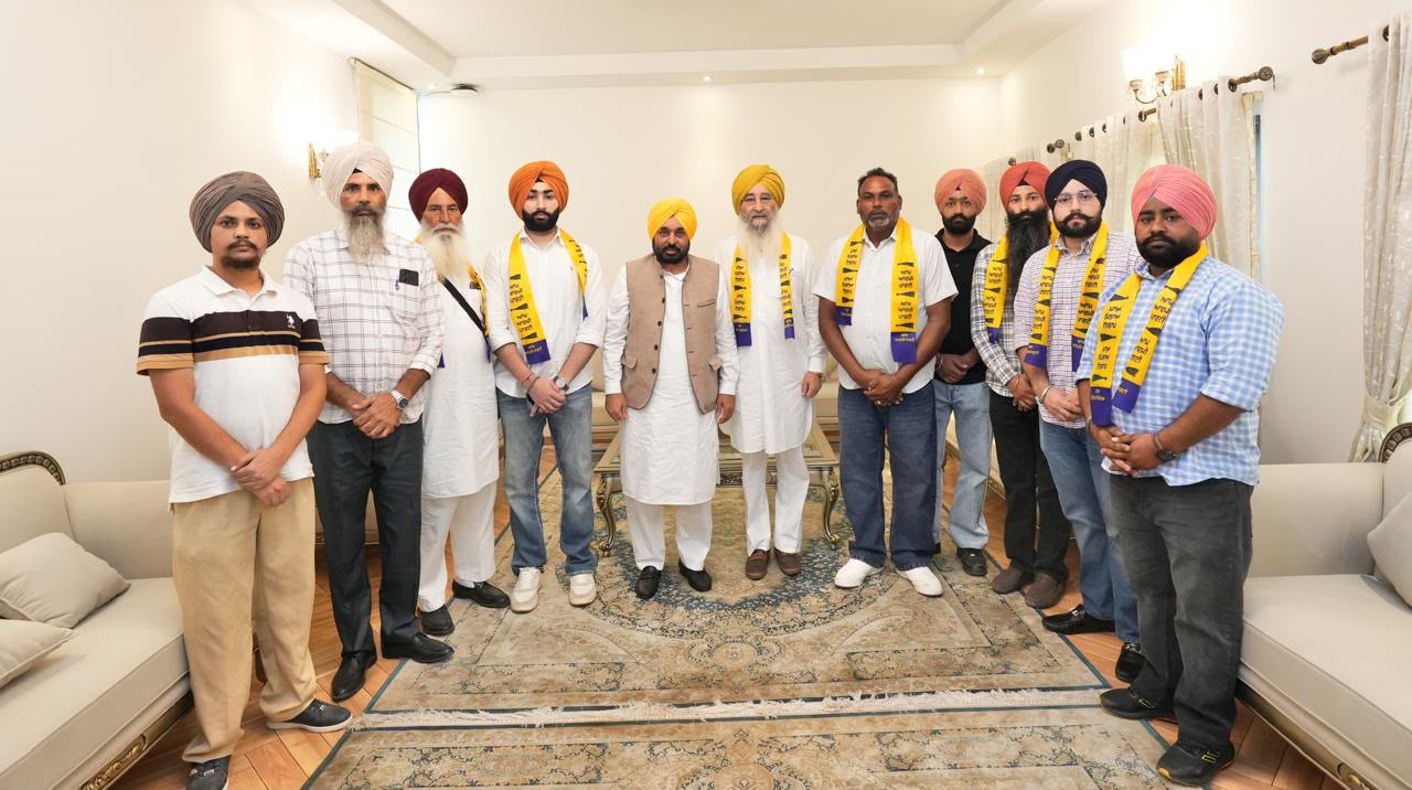 ਮੁੱਖ ਮੰਤਰੀ ਭਗਵੰਤ ਮਾਨ ਨੇ ਸਾਬਕਾ ਵਿਧਾਇਕ ਰਵਿੰਦਰ ਸਿੰਘ ਬ੍ਰਹਮਪੁਰਾ ਅਤੇ ਉਨ੍ਹਾਂ ਦੇ ਸਮਰਥਕਾਂ ਦਾ ਆਪ ਵਿੱਚ ਕੀਤਾ ਸਵਾਗਤ