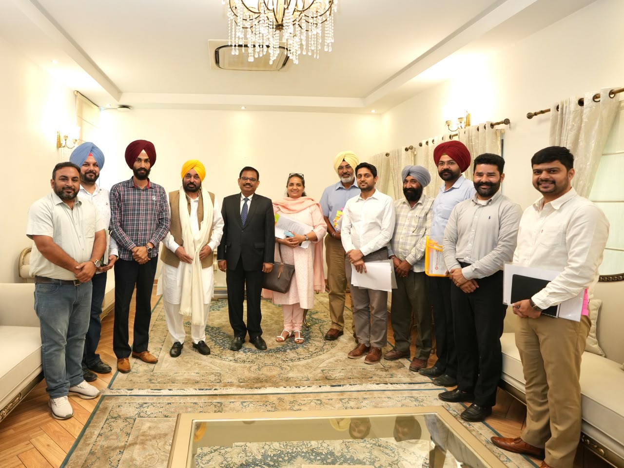 ਮੁੱਖ ਮੰਤਰੀ ਭਗਵੰਤ ਸਿੰਘ ਮਾਨ ਨਾਲ ਮੀਟਿੰਗ ਤੋਂ ਬਾਅਦ ਪਟਵਾਰ ਯੂਨੀਅਨ ਨੇ ਆਪਣੀ ਹੜਤਾਲ ਵਾਪਸ ਲਈ