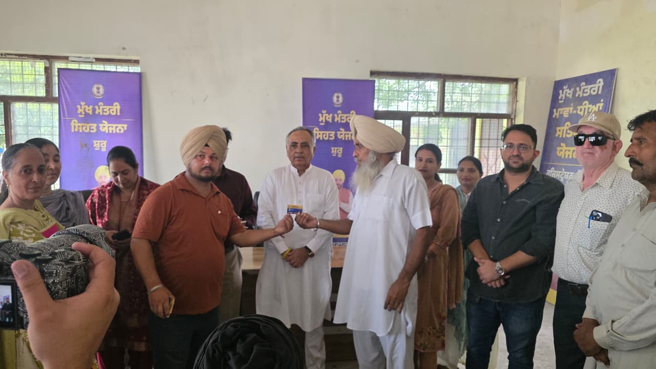 ਰਮਨ ਬਹਿਲ ਵੱਲੋਂ ਆਮ ਆਦਮੀ ਕਲੀਨਿਕ ਹਯਾਤਨਗਰ ਵਿਖੇ ਸਿਹਤ ਕਾਰਡ ਵੰਡੇ, ਹਰ ਪਰਿਵਾਰ ਨੂੰ ਮਿਲੇਗਾ 10 ਲੱਖ ਰੁਪਏ ਤੱਕ ਦਾ ਮੁਫ਼ਤ ਇਲਾਜ