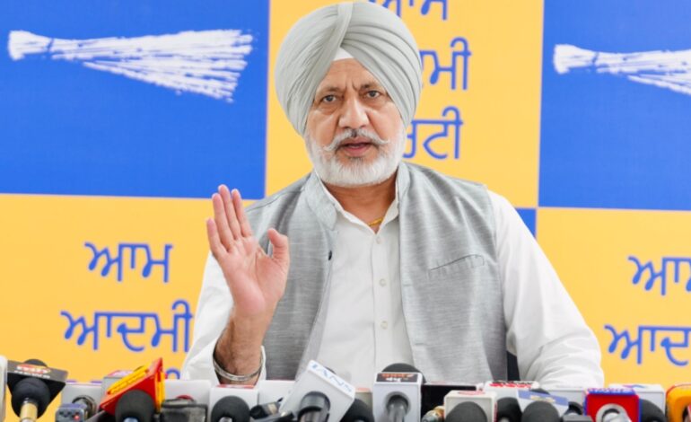ਹਰਜਿੰਦਰ ਸਿੰਘ ਧਾਮੀ ਮਾਮਲੇ ਨੂੰ ਠੰਡਾ ਕਰਨ ਲਈ ਆਪਣੇ ਆਪ ਨੂੰ 15 ਦਿਨਾਂ ਦਾ ਸਮਾਂ ਦੇ ਰਹੇ ਹਨ, ਉਹ ਕੀ ਛੁਪਾਉਣ ਦੀ ਕੋਸ਼ਿਸ਼ ਕਰ ਰਹੇ ਹਨ? ਸਵਾਲ ਖ਼ਤਮ ਨਹੀਂ ਹੋਣਗੇ: ਬਲਤੇਜ ਪੰਨੂ*