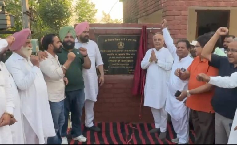 ਰਮਨ ਬਹਿਲ ਨੇ ਭੱਠਾ ਕਾਲੋਨੀ, ਹਰਦੋਬਥਵਾਲਾ ਕਾਲੋਨੀ ਅਤੇ ਕਾਲਜ ਰੋਡ ਵਿਖੇ ਕਰੋੜਾਂ ਰੁਪਏ ਦੇ ਵਿਕਾਸ ਕਾਰਜਾਂ ਦੇ ਨੀਂਹ ਪੱਥਰ ਰੱਖੇ