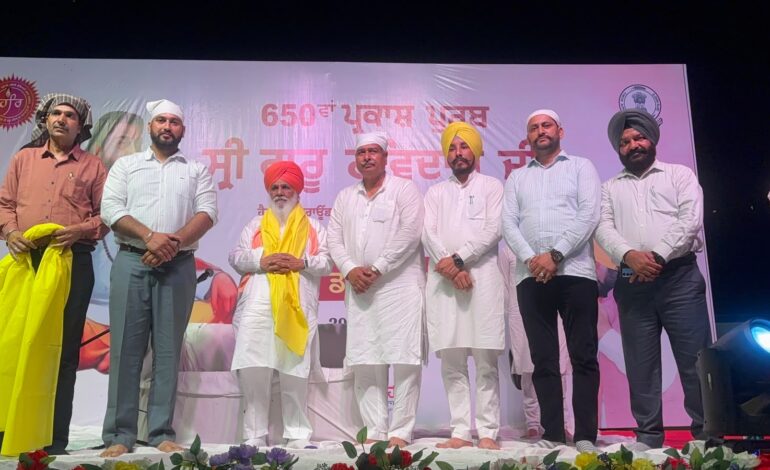 ਸ੍ਰੀ ਗੁਰੂ ਰਵਿਦਾਸ ਜੀ ਦੇ 650ਵੇਂ ਪ੍ਰਕਾਸ਼ ਪੁਰਬ ਨੂੰ ਸਮਰਪਿਤ ਦੀਨਾਨਗਰ ਵਿਖੇ ਸ਼ਾਨਦਾਰ ਡਰੋਨ ਸ਼ੋਅ