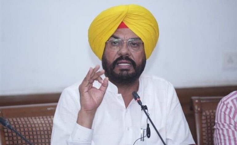 ਨਸ਼ਾ ਤਸਕਰੀ ਮਾਮਲੇ ਦੀ ਸੱਚਾਈ ਸਾਹਮਣੇ ਲਿਆਉਣ ਲਈ ਐਸਆਈਟੀ ਨੂੰ ਬਿਕਰਮ ਸਿੰਘ ਮਜੀਠੀਆ ਅਤੇ ਜਗਦੀਸ਼ ਭੋਲਾ ਨੂੰ ਆਹਮੋ-ਸਾਹਮਣੇ ਬਠਾ ਕੇ ਪੁੱਛਗਿੱਛ ਕਰਨੀ ਚਾਹੀਦੀ ਹੈ: ਕੁਲਦੀਪ ਸਿੰਘ ਧਾਲੀਵਾਲ