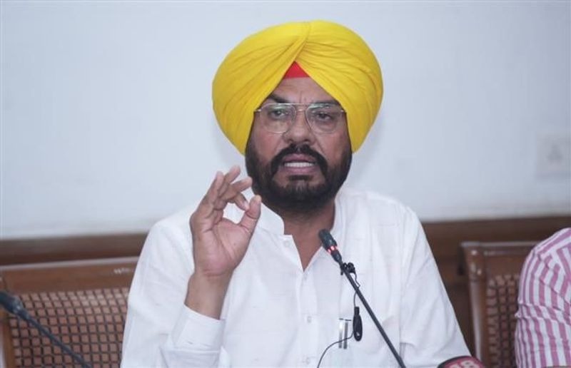 ਨਸ਼ਾ ਤਸਕਰੀ ਮਾਮਲੇ ਦੀ ਸੱਚਾਈ ਸਾਹਮਣੇ ਲਿਆਉਣ ਲਈ ਐਸਆਈਟੀ ਨੂੰ ਬਿਕਰਮ ਸਿੰਘ ਮਜੀਠੀਆ ਅਤੇ ਜਗਦੀਸ਼ ਭੋਲਾ ਨੂੰ ਆਹਮੋ-ਸਾਹਮਣੇ ਬਠਾ ਕੇ ਪੁੱਛਗਿੱਛ ਕਰਨੀ ਚਾਹੀਦੀ ਹੈ: ਕੁਲਦੀਪ ਸਿੰਘ ਧਾਲੀਵਾਲ