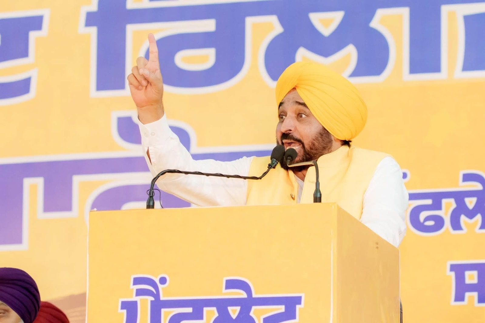 ਸੀਐਮ ਭਗਵੰਤ ਮਾਨ ਨੇ ਲਾਂਚ ਕੀਤਾ ਚੋਣ ਪੈਂਫਲੇਟ, ਘਰ-ਘਰ ਲੈ ਕੇ ਜਾਣਗੇ ਲੱਖਾਂ ‘ਆਪ’ ਵਰਕਰ