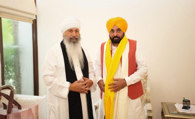 ਨਾਨਕਸਰ ਸੰਪਰਦਾਇ ਦੇ ਮੁਖੀ ਨੇ ਇਤਿਹਾਸਕ ‘ਜਾਗਤ ਜੋਤ ਸ੍ਰੀ ਗੁਰੂ ਗ੍ਰੰਥ ਸਾਹਿਬ ਸਤਿਕਾਰ (ਸੋਧ) ਐਕਟ, 2026’ ਪਾਸ ਕਰਨ ਲਈ ਮੁੱਖ ਮੰਤਰੀ ਭਗਵੰਤ ਸਿੰਘ ਮਾਨ ਦੀ ਕੀਤੀ ਸ਼ਲਾਘਾ