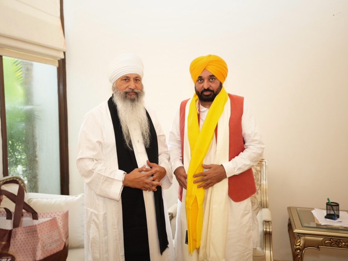 ਨਾਨਕਸਰ ਸੰਪਰਦਾਇ ਦੇ ਮੁਖੀ ਨੇ ਇਤਿਹਾਸਕ ‘ਜਾਗਤ ਜੋਤ ਸ੍ਰੀ ਗੁਰੂ ਗ੍ਰੰਥ ਸਾਹਿਬ ਸਤਿਕਾਰ (ਸੋਧ) ਐਕਟ, 2026’ ਪਾਸ ਕਰਨ ਲਈ ਮੁੱਖ ਮੰਤਰੀ ਭਗਵੰਤ ਸਿੰਘ ਮਾਨ ਦੀ ਕੀਤੀ ਸ਼ਲਾਘਾ