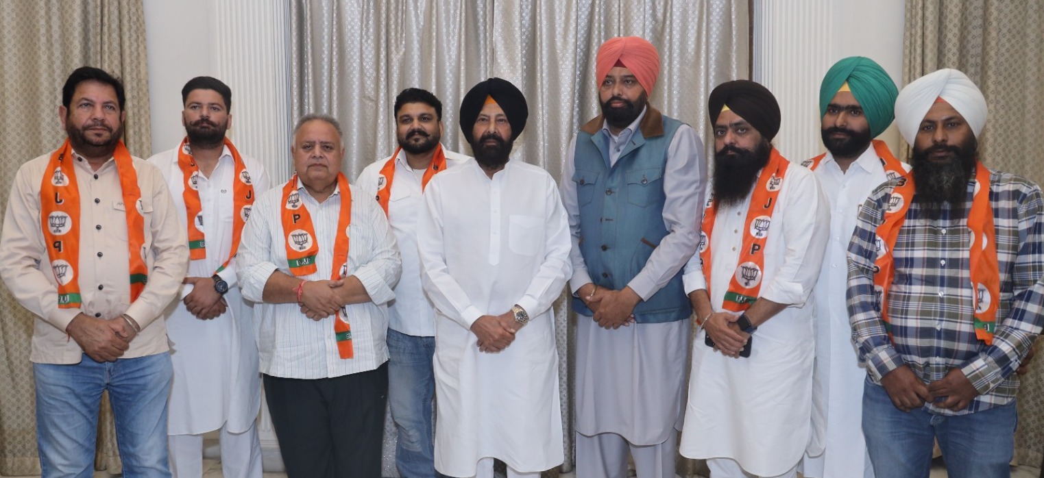 ਪੰਜਾਬ ‘ਚ ਵੱਧ ਰਿਹਾ ਭਾਜਪਾ ਦਾ ਕਾਫ਼ਿਲਾ: ਮੁਕਤਸਰ ਸਾਹਿਬ ਤੋਂ ਅਕਾਲੀ ਆਗੂਆਂ ਨੇ ਫੜਿਆ ਭਾਜਪਾ ਦਾ ਪੱਲਾ, ਸੂਬਾ ਪ੍ਰਧਾਨ ਕੇਵਲ ਸਿੰਘ ਢਿੱਲੋਂ ਨੇ ਕੀਤਾ ਸਵਾਗਤ