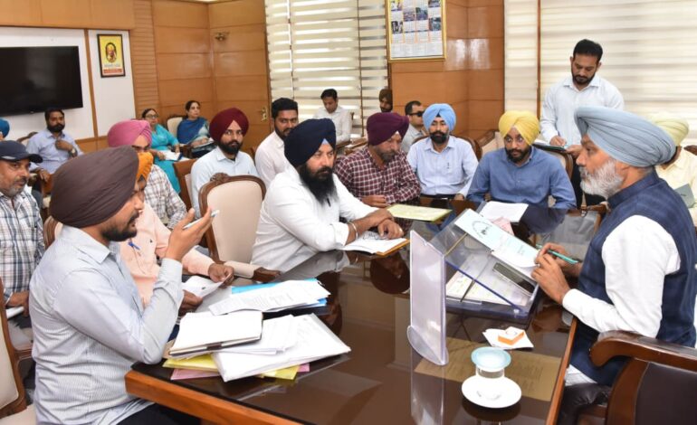 ਭਗਵੰਤ ਮਾਨ ਸਰਕਾਰ ਨੇ ਟਰਾਂਸਪੋਰਟ ਵਿਭਾਗ ਵਿੱਚ ਤਰਸ ਦੇ ਆਧਾਰ ‘ਤੇ 9 ਉਮੀਦਵਾਰਾਂ ਨੂੰ ਨਿਯੁਕਤੀ ਪੱਤਰ ਵੰਡੇ