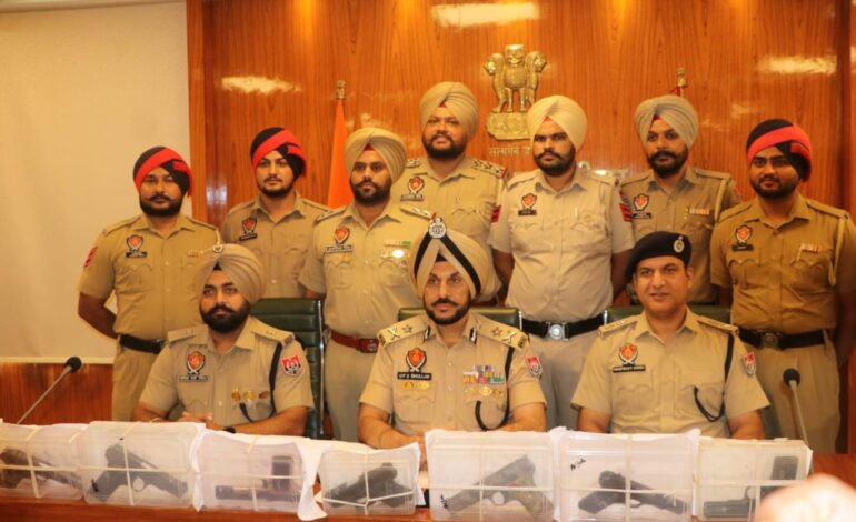 ਤਿੰਨ ਉੱਤਰਾਖੰਡ ਨਿਵਾਸੀਆਂ ਸਣੇ ਚਾਰ ਵਿਅਕਤੀ ਗ੍ਰਿਫਤਾਰ ;ਸੱਤ ਆਧੁਨਿਕ ਪਿਸਤੌਲਾਂ ਬਰਾਮਦ