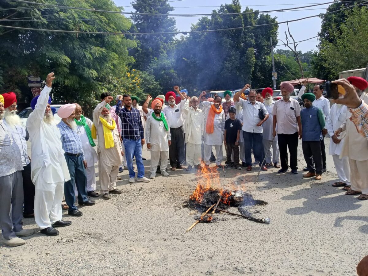 ਖੱਬੀਆਂ ਪਾਰਟੀਆਂ ਨੇ ਚੋਣ ਕਮਿਸ਼ਨ ਦੇ ਮੁਖੀ ਗਿਆਨਈਸ਼ ਕੁਮਾਰ ਦਾ ਸਾੜਿਆ ਪੁਤਲਾ