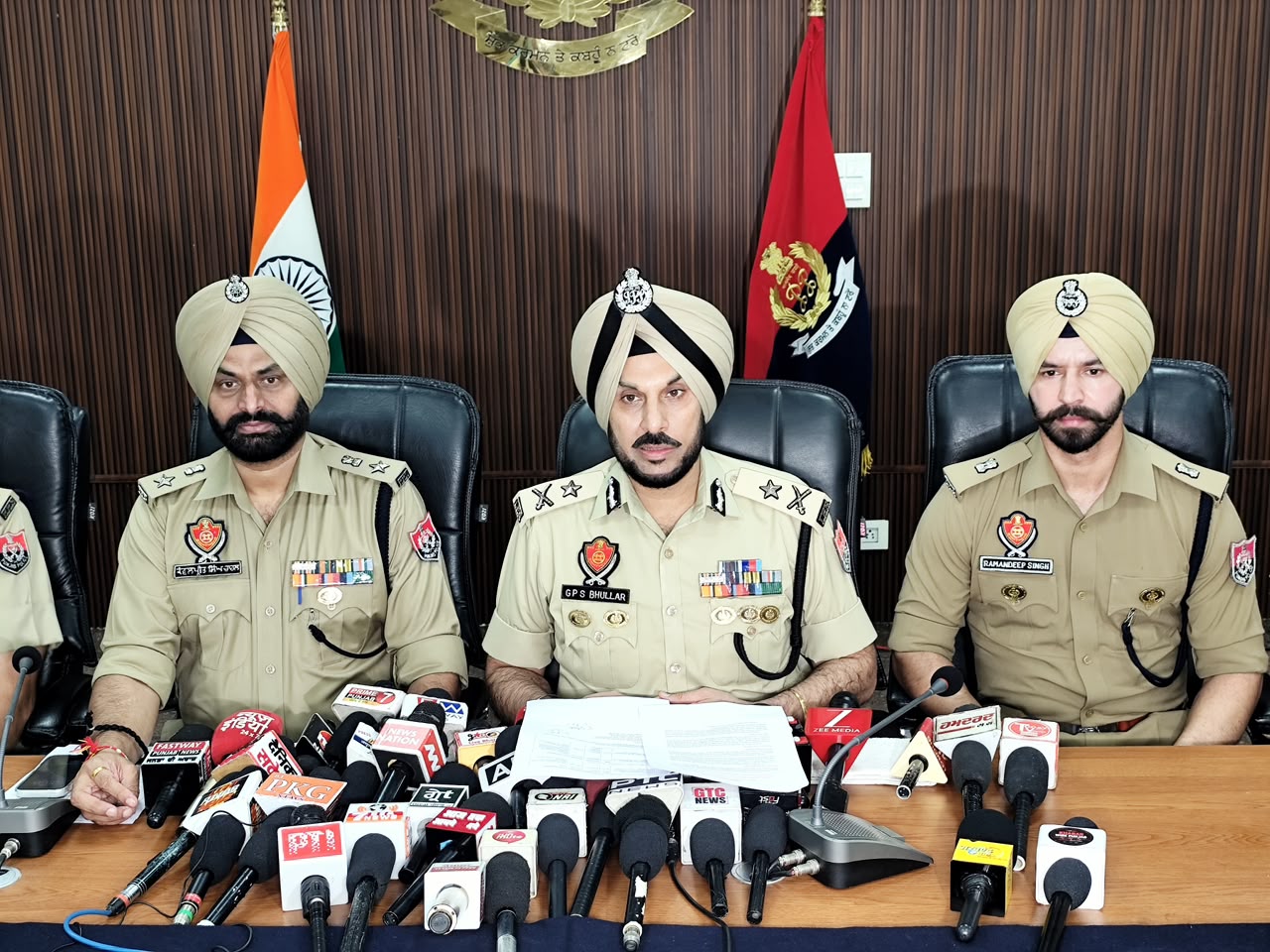 ਸਰਹੱਦ ਪਾਰੋਂ ਚੱਲ ਰਹੇ ਤਸਕਰੀ ਨੈੱਟਵਰਕਾਂ ਨਾਲ ਸਬੰਧਤ ਚਾਰ ਮੁਲਜ਼ਮ 10 ਕਿੱਲੋ ਹੈਰੋਇਨ ਅਤੇ 10 ਪਿਸਤੌਲਾਂ ਸਣੇ ਕਾਬੂ