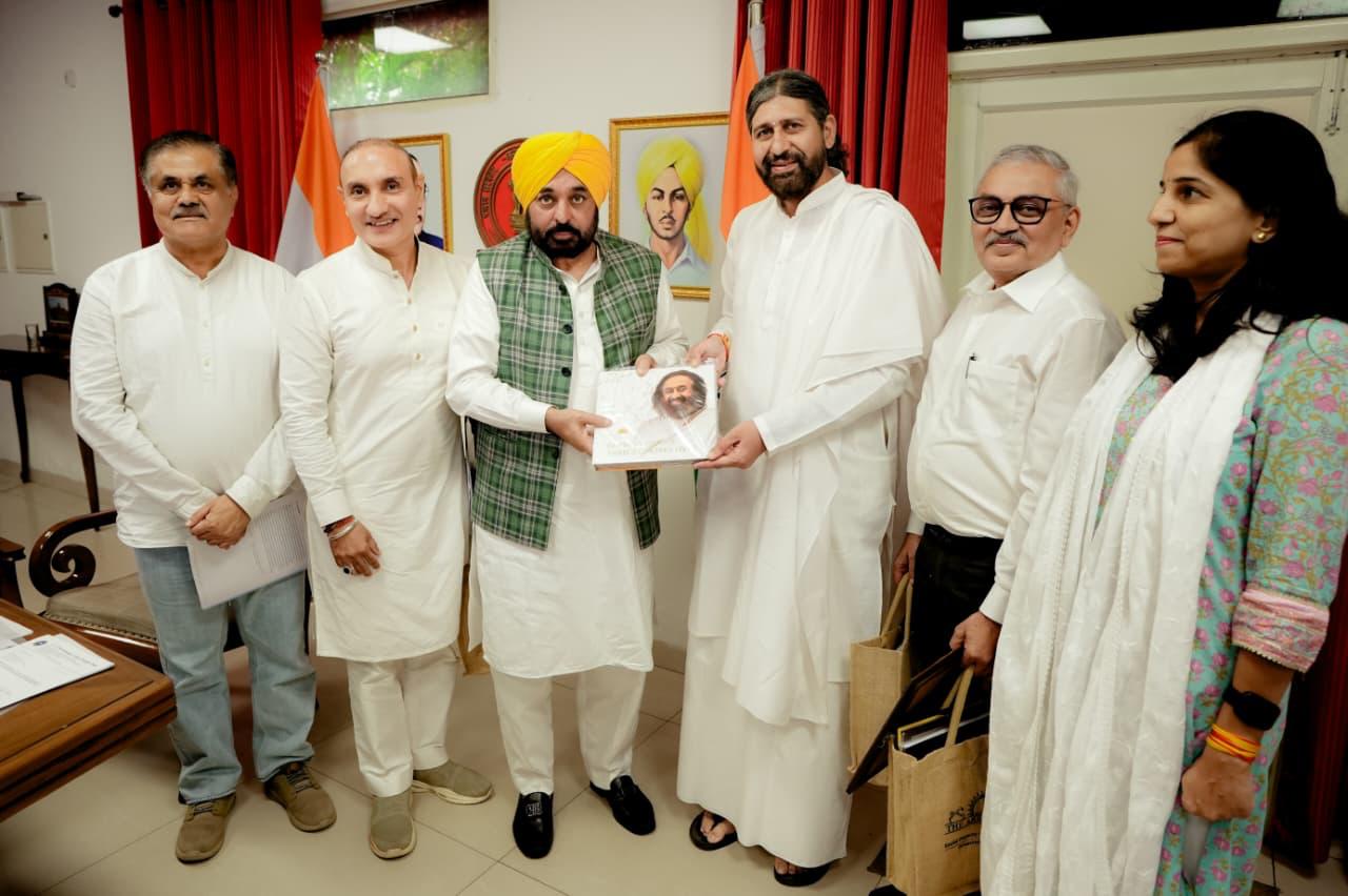 ‘ਯੁੱਧ ਨਸ਼ਿਆਂ ਵਿਰੁੱਧ’ ਮੁਹਿੰਮ ਨੂੰ ਹੋਰ ਤੇਜ਼ ਕਰਨ ਲਈ ਮੁੱਖ ਮੰਤਰੀ ਭਗਵੰਤ ਸਿੰਘ ਮਾਨ ਵੱਲੋਂ ਸਰਹੱਦੀ ਜ਼ਿਲ੍ਹਿਆਂ ’ਚ ਨਸ਼ਾ-ਮੁਕਤੀ ਬਾਰੇ ਆਤਮਿਕ ਸੁਧਾਰ ਪ੍ਰੋਗਰਾਮ ਨੂੰ ਪ੍ਰਵਾਨਗੀ