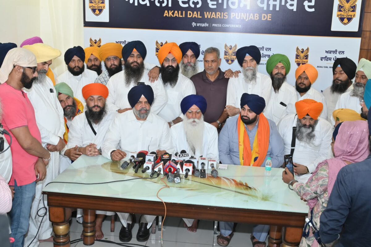 ਅਕਾਲੀ ਦਲ ਵਾਰਿਸ ਪੰਜਾਬ ਦੇ ਵੱਲੋਂ ਪਾਰਟੀ ਨੀਤੀਆਂ ਅਤੇ ਸੰਗਤ ਨਾਲ ਰਾਬਤਾ ਤੇਜ ਕਰਦੇ ਹੋਏ ਮੁਹਾਲੀ ਵਿਖੇ ਪਾਰਟੀ ਦਫਤਰ ਦਾ ਸ਼ੁੱਭ ਆਰੰਭ