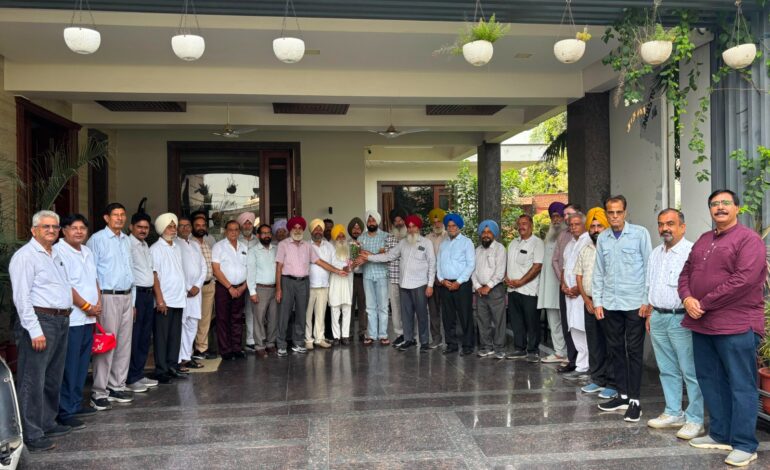 ਸਕੀਮ ਨੰਬਰ-1 ਇੰਪਰੂਵਮੈਂਟ ਟਰੱਸਟ ਕਲੋਨੀ ਵਾਸੀਆਂ ਨੇ ਨਗਰ ਕੌਂਸਲ ਪ੍ਰਧਾਨ ਐਡਵੋਕੇਟ ਬਲਜੀਤ ਸਿੰਘ ਪਾਹੜਾ ਨਾਲ ਕੀਤੀ ਮੁਲਾਕਾਤ