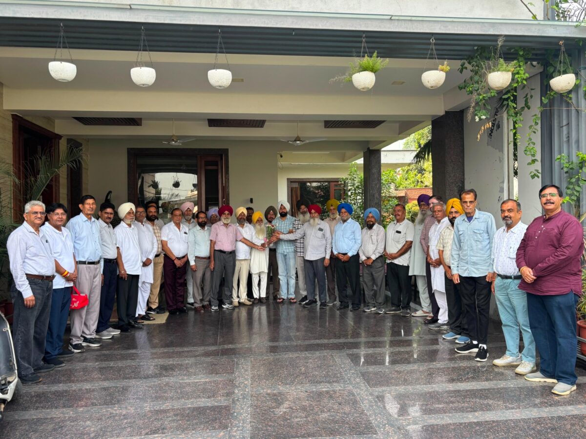 ਸਕੀਮ ਨੰਬਰ-1 ਇੰਪਰੂਵਮੈਂਟ ਟਰੱਸਟ ਕਲੋਨੀ ਵਾਸੀਆਂ ਨੇ ਨਗਰ ਕੌਂਸਲ ਪ੍ਰਧਾਨ ਐਡਵੋਕੇਟ ਬਲਜੀਤ ਸਿੰਘ ਪਾਹੜਾ ਨਾਲ ਕੀਤੀ ਮੁਲਾਕਾਤ