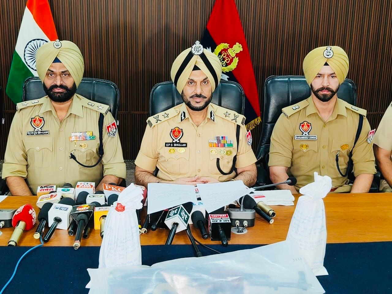ਸਰਹੱਦ ਪਾਰਲੇ ਹਥਿਆਰ ਅਤੇ ਵਿਸਫ਼ੋਟਕ ਤਸਕਰੀ ਨੈੱਟਵਰਕ ਦਾ ਪਰਦਾਫ਼ਾਸ਼; ਇੱਕ ਏਕੇ-47 ਰਾਈਫ਼ਲ, ਦੋ ਹੈਂਡ ਗ੍ਰਨੇਡਾਂ ਸਮੇਤ ਇੱਕ ਵਿਅਕਤੀ ਕਾਬੂ