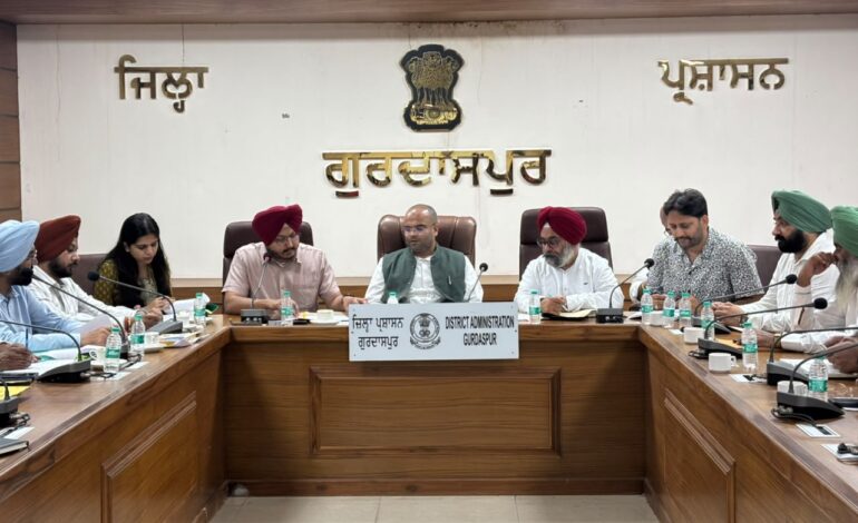 ਡਿਪਟੀ ਕਮਿਸ਼ਨਰ ਆਦਿਤਿਆ ਉੱਪਲ ਵਲੋਂ ਟਰੇਡਰਜ਼ ਕਮਿਸ਼ਨ ਨਾਲ ਸਬੰਧਤ ਮੁਸ਼ਕਿਲਾਂ ਦੇ ਹੱਲ ਲਈ ਅਧਿਕਾਰੀਆਂ ਨਾਲ ਰੀਵਿਊ ਮੀਟਿੰਗ