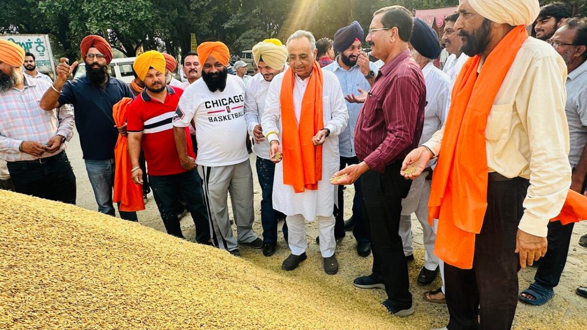 ਰਮਨ ਬਹਿਲ ਅਤੇ ਐੱਸ.ਡੀ.ਐੱਮ. ਗੁਰਦਾਸਪੁਰ ਨੇ ਦਾਣਾ ਮੰਡੀ ਗੁਰਦਾਸਪੁਰ ਅਤੇ ਹਰਦੋਛੰਨੀ ਦਾ ਦੌਰਾ ਕਰਕੇ ਖਰੀਦ ਪ੍ਰਬੰਧਾਂ ਦਾ ਲਿਆ ਜਾਇਜ਼ਾ