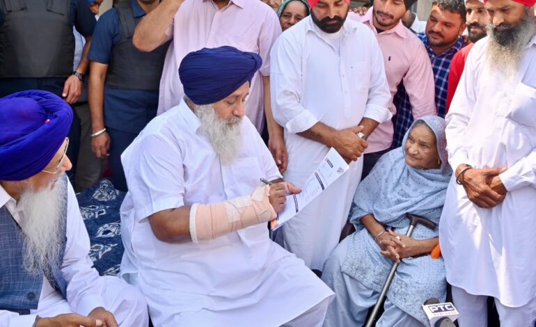 ਅਟਾਰੀ ਵਿਚ ਪਿੰਡਾਂ ਵਾਲਿਆਂ ਨੇ ਘਰ-ਘਰ ਮੁਹਿੰਮ ਦੌਰਾਨ ਸੁਖਬੀਰ ਬਾਦਲ ਨੂੰ ਦੱਸਿਆ ਕਿ ਬੇਰੋਜ਼ਗਾਰੀ ਸਰਹੱਦੀ ਪੱਟੀ ਦੀ ਸਭ ਤੋਂ ਵੱਡੀ ਸਮੱਸਿਆ