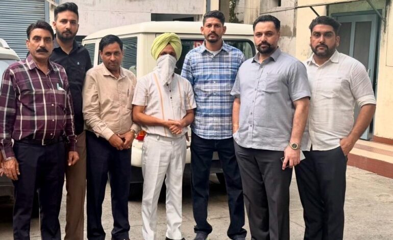 50,000 ਰੁਪਏ ਰਿਸ਼ਵਤ ਲੈਂਦੇ ਐਸ.ਡੀ.ਓ. ਨੂੰ ਵਿਜੀਲੈਂਸ ਬਿਊਰੋ ਨੇ ਕੀਤਾ ਰੰਗੇ ਹੱਥੀਂ ਕਾਬੂ