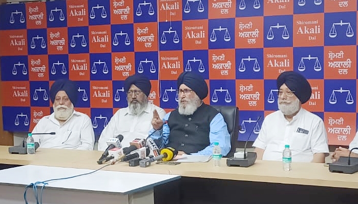 ਸੁਪਰੀਮ ਕੋਰਟ ਵੱਲੋਂ ਨਗਰ ਨਿਗਮ ਚੋਣਾਂ ਵਿਚ ਹੋਈਆਂ ਧਾਂਦਲੀਆਂ ਦੇ ਮੱਦੇਨਜ਼ਰ ਦਿੱਤੇ ਫੈਸਲੇ ਮਗਰੋਂ ਸੂਬਾ ਚੋਣ ਕਮਿਸ਼ਨਰ ਰਾਜ ਕਮਲ ਚੌਧਰੀ ਨੂੰ ਬਰਖ਼ਾਸਤ ਕੀਤਾ ਜਾਵੇ: ਅਕਾਲੀ ਦਲ