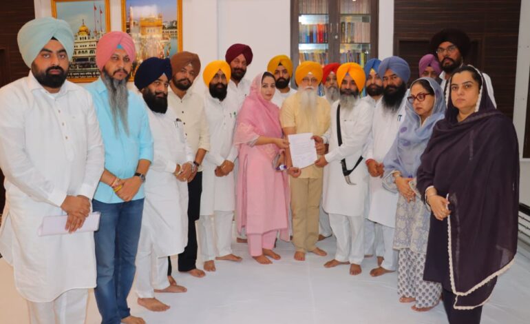 ਆਪ ਵਲੋਂ ਸ੍ਰੀ ਅਕਾਲ ਤਖ਼ਤ ਸਾਹਿਬ ਦੇ ਜਥੇਦਾਰ ਨਾਲ ਮੁਲਾਕਾਤ, ਗੁਰਦੁਆਰਾ ਸ੍ਰੀ ਬੰਗਲਾ ਸਾਹਿਬ ਵਿਖੇ ਪੁਲਿਸ ਦੇ ਦਾਖ਼ਲੇ ਨੂੰ ਲੈ ਕੇ ਅਮਿਤ ਸ਼ਾਹ ਵਿਰੁੱਧ ਸਖ਼ਤ ਕਾਰਵਾਈ ਦੀ ਕੀਤੀ ਮੰਗ