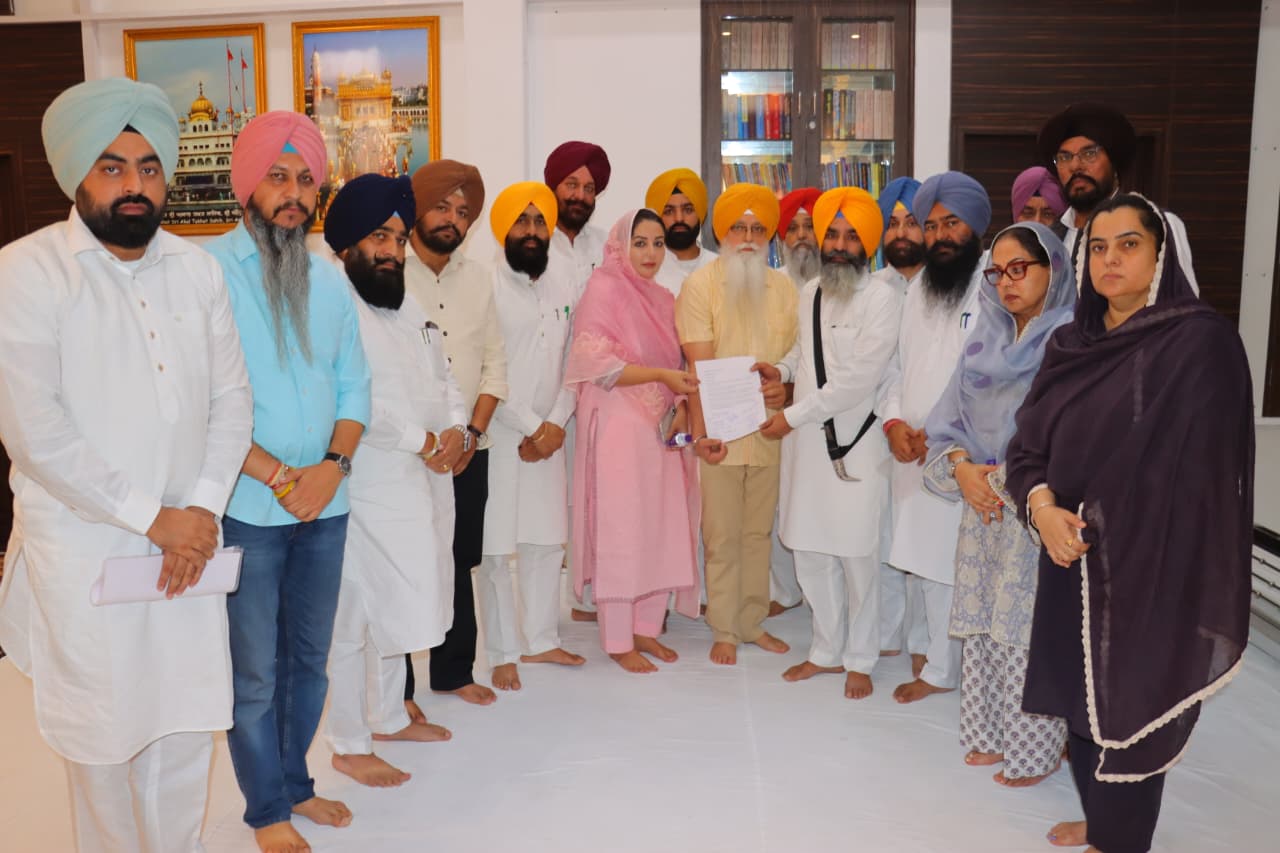 ਆਪ ਵਲੋਂ ਸ੍ਰੀ ਅਕਾਲ ਤਖ਼ਤ ਸਾਹਿਬ ਦੇ ਜਥੇਦਾਰ ਨਾਲ ਮੁਲਾਕਾਤ, ਗੁਰਦੁਆਰਾ ਸ੍ਰੀ ਬੰਗਲਾ ਸਾਹਿਬ ਵਿਖੇ ਪੁਲਿਸ ਦੇ ਦਾਖ਼ਲੇ ਨੂੰ ਲੈ ਕੇ ਅਮਿਤ ਸ਼ਾਹ ਵਿਰੁੱਧ ਸਖ਼ਤ ਕਾਰਵਾਈ ਦੀ ਕੀਤੀ ਮੰਗ