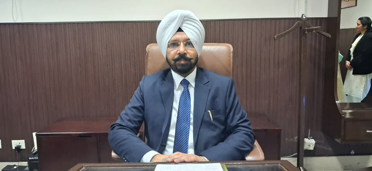ਸ੍ਰੀ ਹਰਬੰਸ ਸਿੰਘ ਲੇਖੀ ਵਲੋਂ ਮਾਣਯੋਗ ਜ਼ਿਲ੍ਹਾ ਅਤੇ ਸੈਸ਼ਨ ਜੱਜ, ਗੁਰਦਾਸਪੁਰ ਦਾ ਅਹੁਦਾ ਸੰਭਾਲਿਆ ਗਿਆ