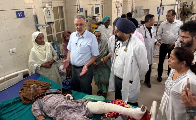 ਪਿੰਡ ਅਲੀਸ਼ੇਰ ਹਾਦਸੇ ਦੇ ਜ਼ਖ਼ਮੀ ਮਨਰੇਗਾ ਵਰਕਰਾਂ ਦਾ ਕੈਬਨਿਟ ਮੰਤਰੀਆਂ ਬਰਿੰਦਰ ਕੁਮਾਰ ਗੋਇਲ ਤੇ ਡਾ. ਬਲਬੀਰ ਸਿੰਘ ਨੇ ਰਜਿੰਦਰਾ ਹਸਪਤਾਲ ਵਿਖੇ ਹਾਲ-ਚਾਲ ਜਾਣਿਆ