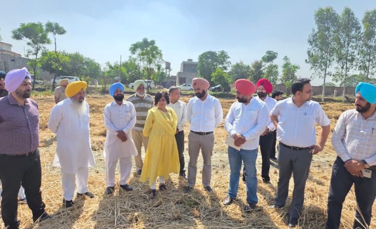 ਪੀਪੀਸੀਬੀ ਦੀ ਚੇਅਰਪਰਸਨ ਰੀਨਾ ਗੁਪਤਾ ਨੇ ਸ਼ੇਰੋਂ ਪਿੰਡ ਵਿੱਚ ਕਿਸਾਨਾਂ ਨਾਲ ਕੀਤੀ ਗੱਲਬਾਤ, ਝੋਨੇ ਦੀ ਪਰਾਲੀ ਸਾੜਨ ਤੋਂ ਰੋਕਣ ਲਈ ਸਾਂਝੇ ਯਤਨਾਂ ਦੀ ਅਪੀਲ