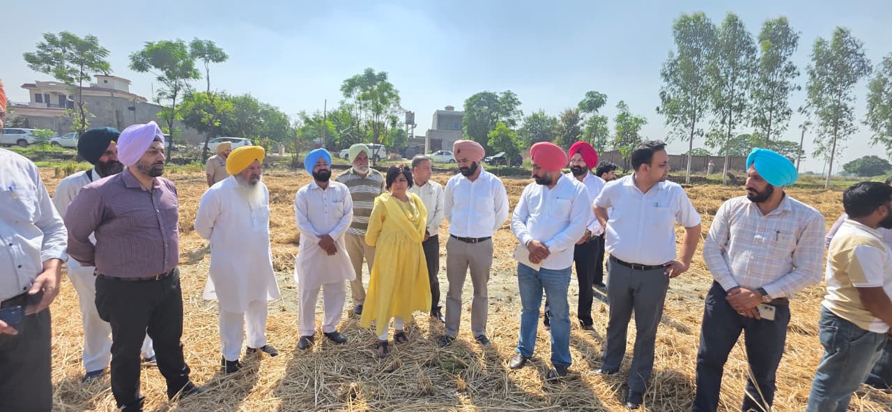 ਪੀਪੀਸੀਬੀ ਦੀ ਚੇਅਰਪਰਸਨ ਰੀਨਾ ਗੁਪਤਾ ਨੇ ਸ਼ੇਰੋਂ ਪਿੰਡ ਵਿੱਚ ਕਿਸਾਨਾਂ ਨਾਲ ਕੀਤੀ ਗੱਲਬਾਤ, ਝੋਨੇ ਦੀ ਪਰਾਲੀ ਸਾੜਨ ਤੋਂ ਰੋਕਣ ਲਈ ਸਾਂਝੇ ਯਤਨਾਂ ਦੀ ਅਪੀਲ