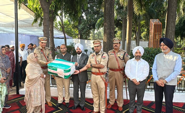 ਪੰਜਾਬ ਪੁਲਿਸ ਦੇ ਬਹਾਦਰ ਜਵਾਨਾਂ ਨੇ ਹਮੇਸ਼ਾਂ ਵੱਡੀਆਂ ਕੁਰਬਾਨੀਆਂ ਦੇ ਕੇ ਸ਼ਾਨਾਮੱਤਾ ਇਤਿਹਾਸ ਸਿਰਜਿਆ- ਐੱਸ.ਐੱਸ.ਪੀ, ਆਦਿੱਤਿਆ