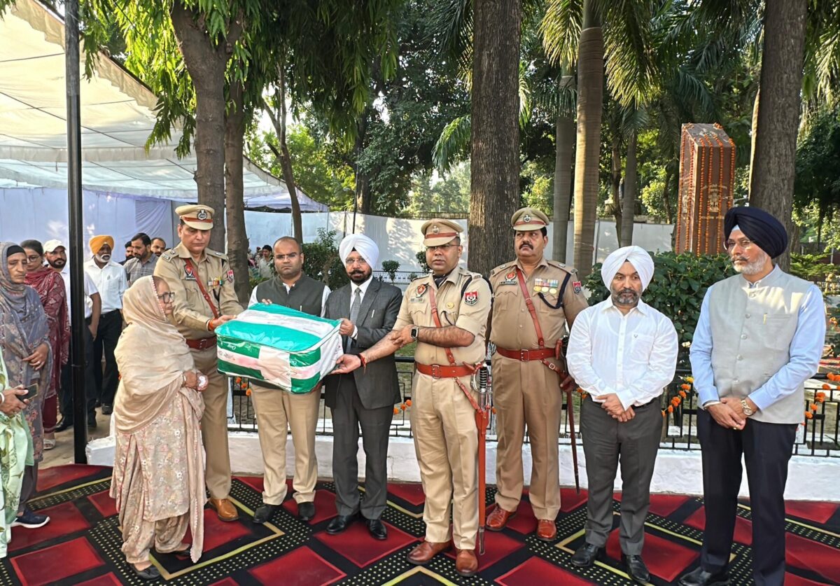 ਪੰਜਾਬ ਪੁਲਿਸ ਦੇ ਬਹਾਦਰ ਜਵਾਨਾਂ ਨੇ ਹਮੇਸ਼ਾਂ ਵੱਡੀਆਂ ਕੁਰਬਾਨੀਆਂ ਦੇ ਕੇ ਸ਼ਾਨਾਮੱਤਾ ਇਤਿਹਾਸ ਸਿਰਜਿਆ- ਐੱਸ.ਐੱਸ.ਪੀ, ਆਦਿੱਤਿਆ