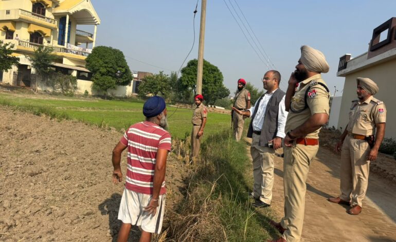 ਅੱਜ ਵੀ ਡਿਪਟੀ ਕਮਿਸ਼ਨਰ ਆਦਿਤਿਆ ਉੱਪਲ ਫੀਲਡ ਵਿੱਚ ਰਹੇ ਮੌਜੂਦ, ਬੇਲਰ ਨਾਲ ਗੱਠਾਂ ਬਣਾਉਣ ਉਪਰੰਤ ਬਚੀ ਰਹਿੰਦ-ਖੂੰਹਦ ਨੂੰ ਅੱਗ ਨਾ ਲਗਾਉਣ ਦੀ ਅਪੀਲ