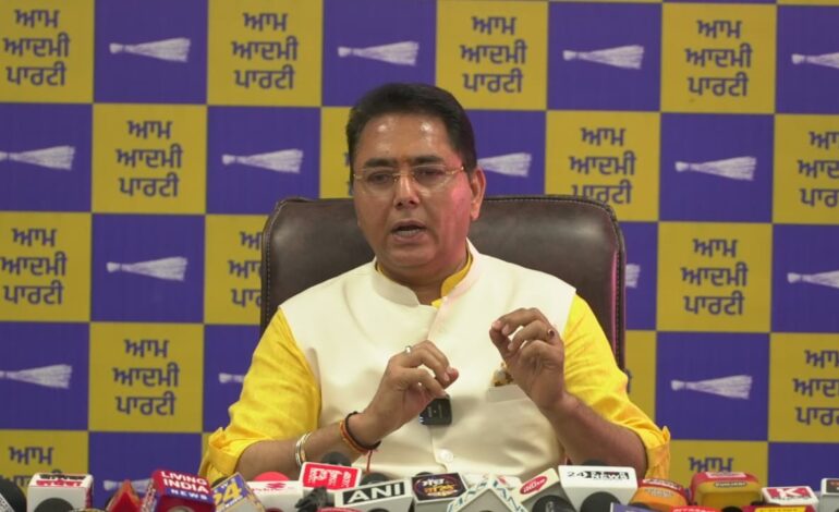 ਜੇਕਰ 2027 ਵਿੱਚ ਗਲਤੀ ਨਾਲ ਵੀ ਕਾਂਗਰਸ ਸੱਤਾ ਵਿੱਚ ਆਈ, ਤਾਂ ਇਹ ਮੁਫ਼ਤ ਬਿਜਲੀ, ₹10 ਲੱਖ ਦਾ ਸਿਹਤ ਕਵਰ ਅਤੇ ਔਰਤਾਂ ਦੀ ਵਿੱਤੀ ਸਹਾਇਤਾ ਖੋਹ ਲਵੇਗੀ: ਅਮਨ ਅਰੋੜਾ*
