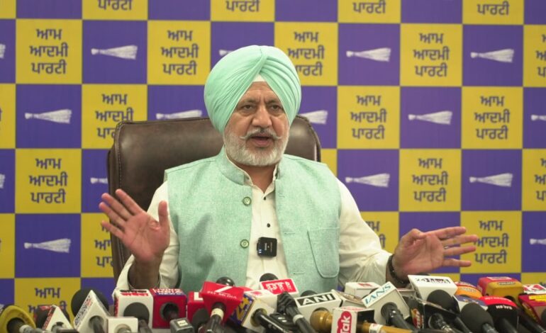 ਰਾਜਾ ਵੜਿੰਗ ਦੇ ਬਿਆਨ ਨੇ ਕਾਂਗਰਸ ਦਾ 2027 ਲਈ ਲੋਕ ਵਿਰੋਧੀ’ ਏਜੰਡਾ ਕੀਤਾ ਜਨਤਕ, ਸੱਤਾ ‘ਚ ਆਏ ਤਾਂ ਮਾਨ ਸਰਕਾਰ ਵਲੋਂ ਦਿਤੀਆਂ ਜਾ ਰਹੀਆਂ ਮੁਫ਼ਤ ਸਹੂਲਤਾਂ ਕਰਨਗੇ ਬੰਦ: ਬਲਤੇਜ ਪੰਨੂ