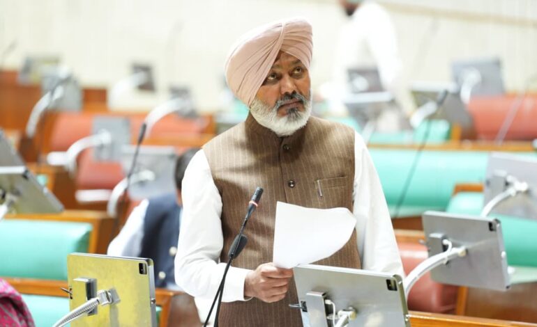 ਪੰਜਾਬ ਵਿਧਾਨ ਸਭਾ ਵੱਲੋਂ ਇਤਰਾਜ਼ਯੋਗ ਸ਼ਬਦਾਵਲੀ ਦੇ ਮਾਮਲੇ ਵਿੱਚ ਕਾਂਗਰਸੀ ਵਿਧਾਇਕ ਸੁਖਪਾਲ ਖਹਿਰਾ ਨੂੰ ਇਜਲਾਸ ਦੇ ਬਾਕੀ ਰਹਿੰਦੇ ਸਮੇਂ ਲਈ ਮੁਅੱਤਲ ਕਰਨ ਦਾ ਮਤਾ ਸਰਬਸੰਮਤੀ ਨਾਲ ਪਾਸ