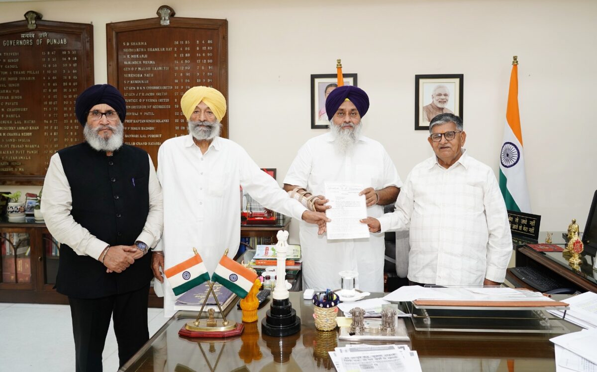 ਅਕਾਲੀ ਦਲ ਵੱਲੋਂ ਪੰਜਾਬ ਦੇ ਰਾਜਪਾਲ ਨੂੰ ਮੁੱਖ ਮੰਤਰੀ ਨੂੰ ਬਰਖ਼ਾਸਤ ਕਰਨ ਦੀ ਅਪੀਲ