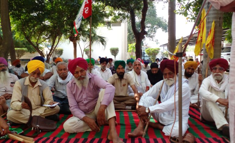 ਸੰਯੁਕਤ ਕਿਸਾਨ ਮੋਰਚੇ ਵੱਲੋਂ ਐਸ ਆਈ ਆਰ ਅਤੇ ਗਿਆਨੇਸ਼ ਕੁਮਾਰ ਵਿਰੁੱਧ ਡੀਸੀ ਦਫ਼ਤਰ ਅੱਗੇ ਧਰਨਾ