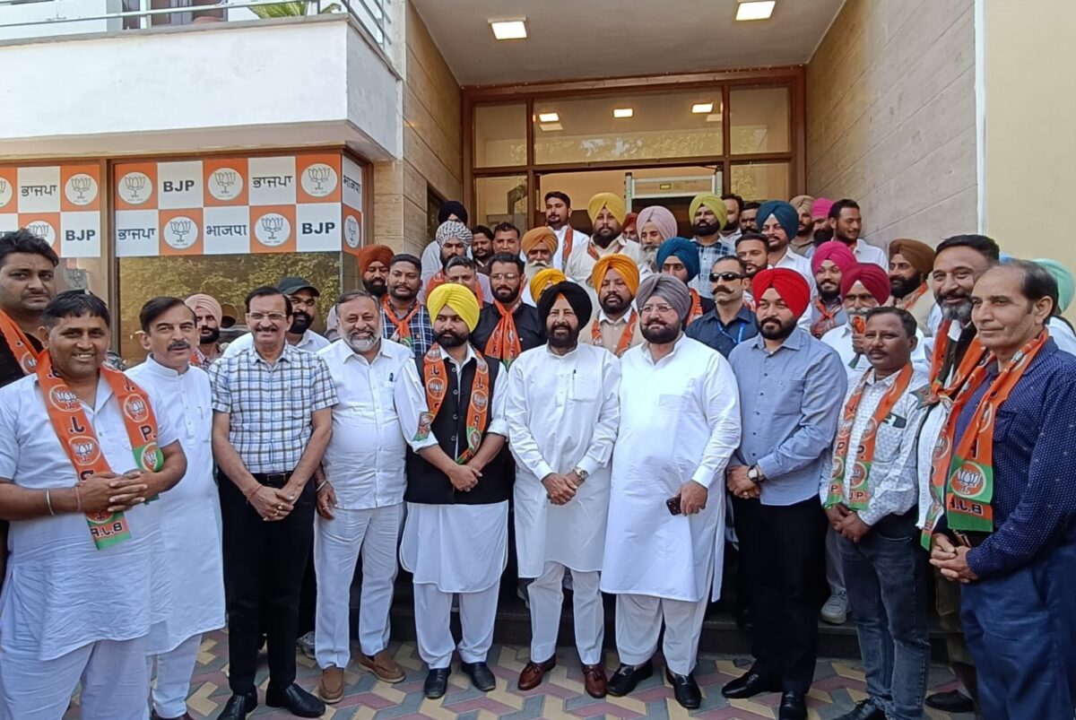 ਦੀਨਾਨਗਰ ਚ ਭਾਜਪਾ ਨੂੰ ਜ਼ਬਰਦਸਤ ਹੁਲਾਰਾ: 31 ਸਰਪੰਚਾ ਤੇ 2 ਬਲਾਕ ਪ੍ਰਧਾਨ ਸਣੇ 46 ਆਗੂ ਪਾਰਟੀ ’ਚ ਸ਼ਾਮਲ