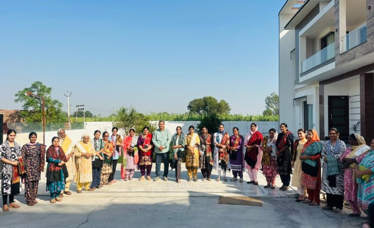 ਭਗਵੰਤ ਮਾਨ ਸਰਕਾਰ ਦੀ 1000 ਅਤੇ 1500 ਰੁਪਏ ਦੀ ਆਰਥਿਕ ਸਹਾਇਤਾ ਲਈ ਫਾਰਮ ਭਰਨ ਵਾਲੀਆਂ ਬੈਂਕ ਸਖੀਆਂ ਦਾ ਸਨਮਾਨ; ਸ਼ਮਸ਼ੇਰ ਸਿੰਘ ਨੇ ਦੱਸਿਆ ਪੇਂਡੂ ਔਰਤਾਂ ਦੇ ਸ਼ਕਤੀਕਰਨ ‘ਚ ਅਹਿਮ ਯੋਗਦਾਨ