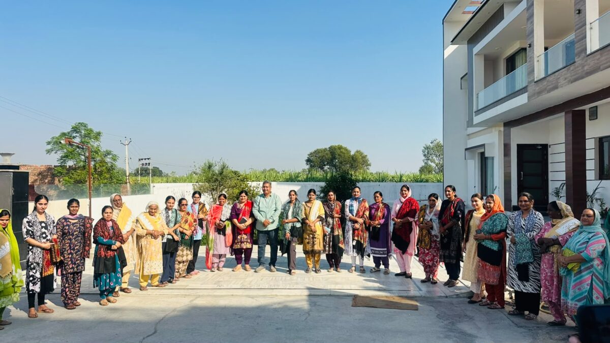 ਭਗਵੰਤ ਮਾਨ ਸਰਕਾਰ ਦੀ 1000 ਅਤੇ 1500 ਰੁਪਏ ਦੀ ਆਰਥਿਕ ਸਹਾਇਤਾ ਲਈ ਫਾਰਮ ਭਰਨ ਵਾਲੀਆਂ ਬੈਂਕ ਸਖੀਆਂ ਦਾ ਸਨਮਾਨ; ਸ਼ਮਸ਼ੇਰ ਸਿੰਘ ਨੇ ਦੱਸਿਆ ਪੇਂਡੂ ਔਰਤਾਂ ਦੇ ਸ਼ਕਤੀਕਰਨ ‘ਚ ਅਹਿਮ ਯੋਗਦਾਨ