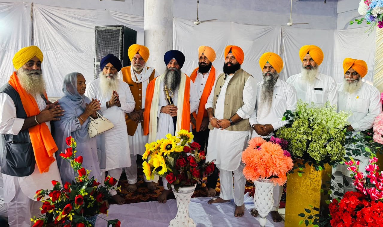 ਚਲਦਾ ਵਹੀਰ ਗੁਰਮਤਿ ਪ੍ਰਚਾਰ ਤੇ ਅੰਮ੍ਰਿਤ ਸੰਚਾਰ ਲਹਿਰ’ ਤਹਿਤ ਗੁਰਦੁਆਰਾ ਬੁਰਜ ਸਾਹਿਬ ਧਾਰੀਵਾਲ ਵਿਖੇ ਹੋਇਆ ਵਿਸ਼ੇਸ਼ ਗੁਰਮਤਿ ਸਮਾਗਮ